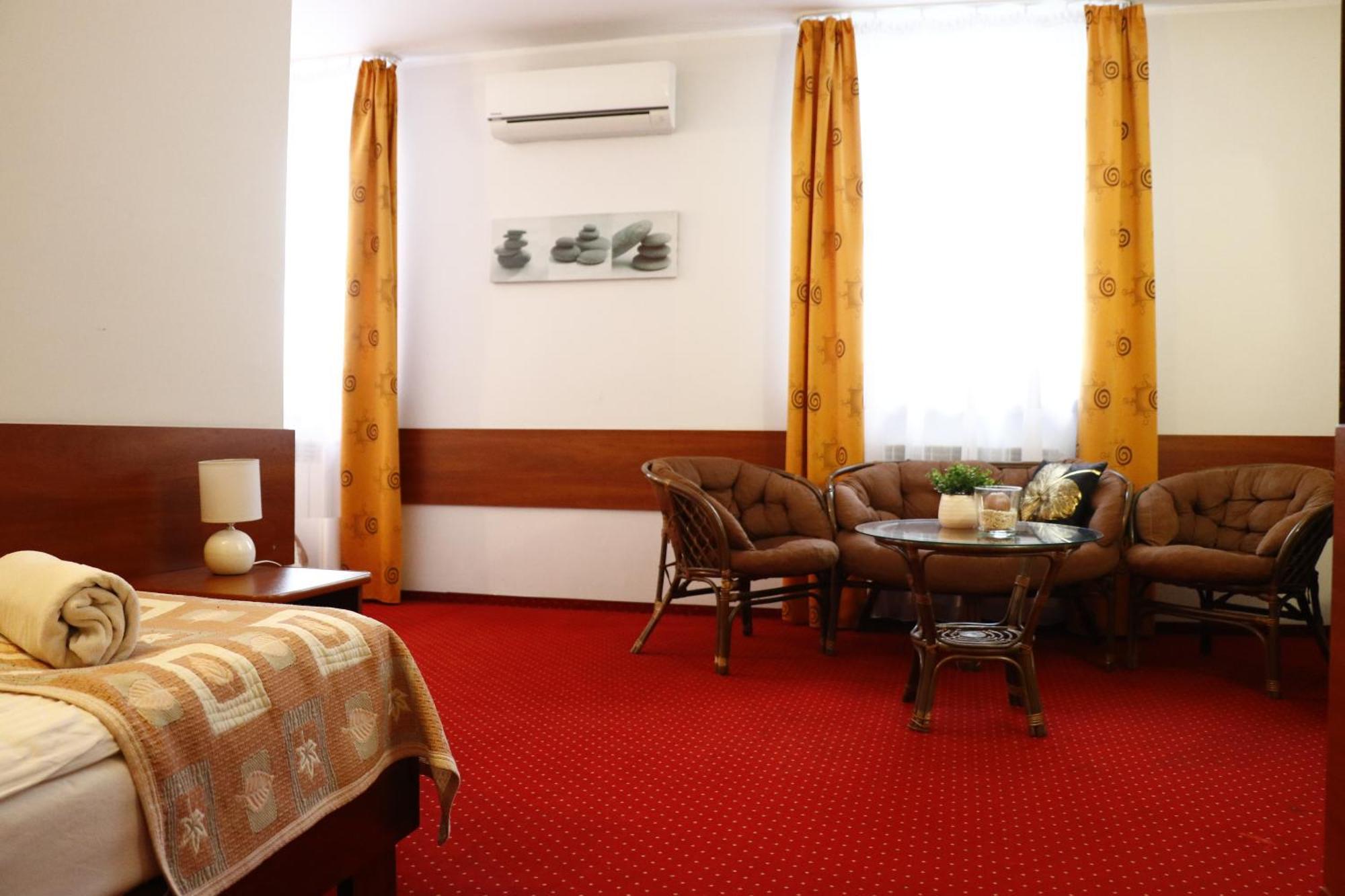 Sala Bankietowa I Pokoje Goscinne Сокулка Экстерьер фото